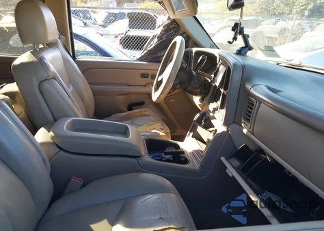 2004 Chevrolet Suburban 1500 Lt z USA, uszkodzony, nr VIN 3GNFK16T04G294746